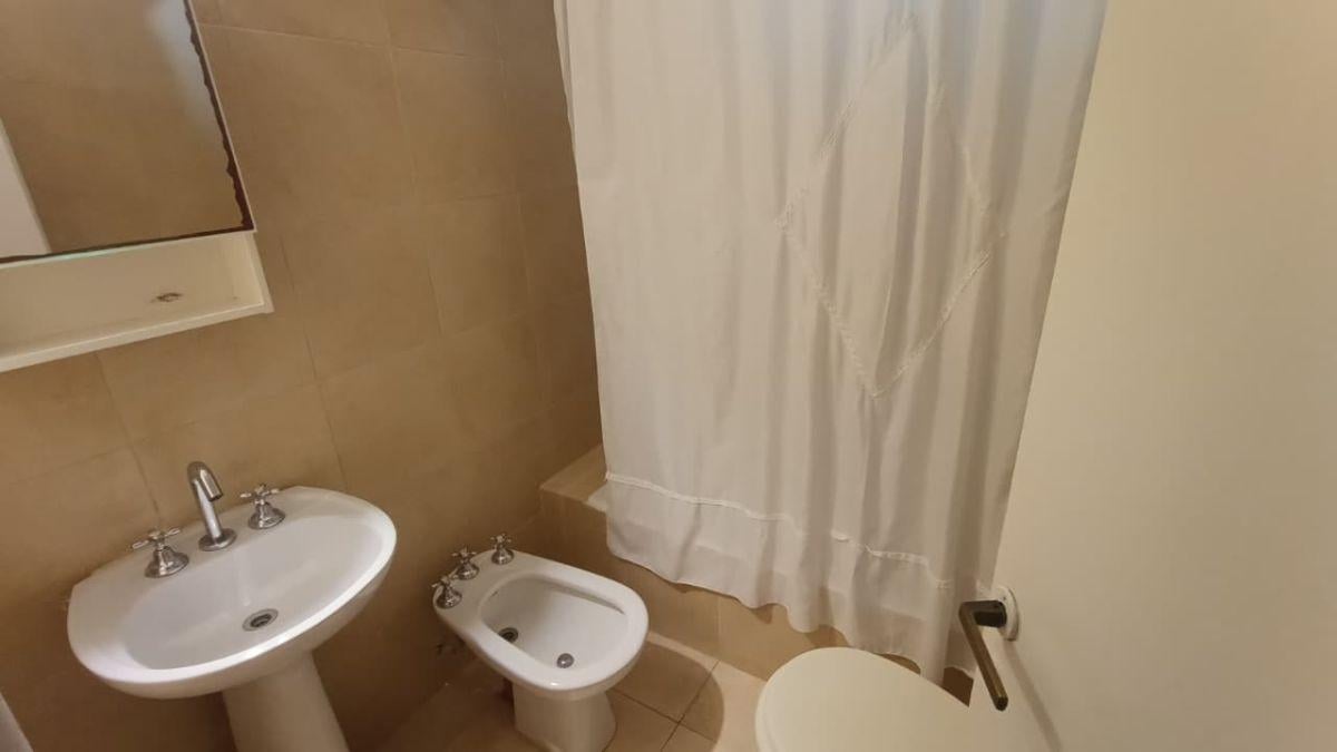Foto de EXC 2 AMB IMPECABLE ESTADO PISO 2° LUMINOSO BAÑO Y COCINA COMPLETOS, imagen 1