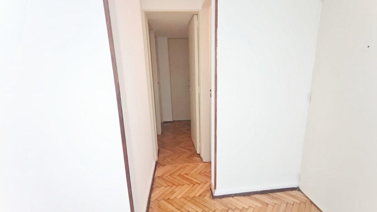 Foto de EXC 3 AMB CFTE MUY LUMINOSO 2 BAÑOS RECIEN PINTADO PISOS PARQUET, imagen 1
