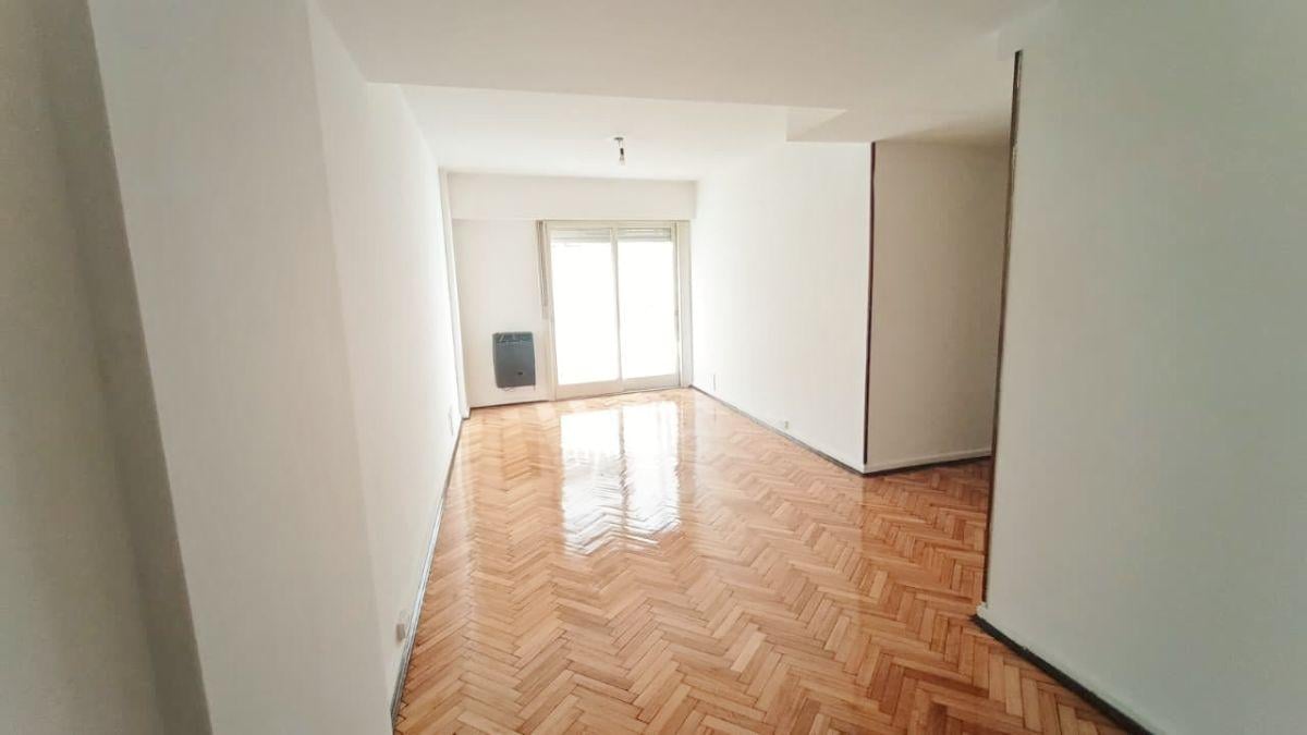 Foto de EXC 3 AMB CFTE MUY LUMINOSO 2 BAÑOS RECIEN PINTADO PISOS PARQUET, imagen 2