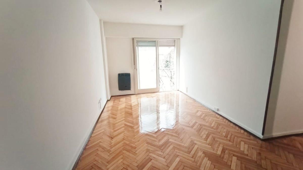 Foto de EXC 3 AMB CFTE MUY LUMINOSO 2 BAÑOS RECIEN PINTADO PISOS PARQUET, imagen 3