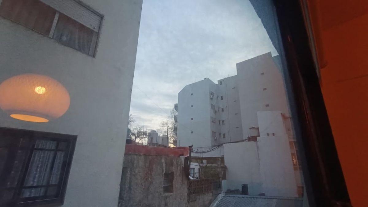 Foto de EXC 2 AMB MUY BUEN ESTADO PISO 3° MUY/LUMINOSO BAÑO Y COCINA RECICLADOS, imagen 1