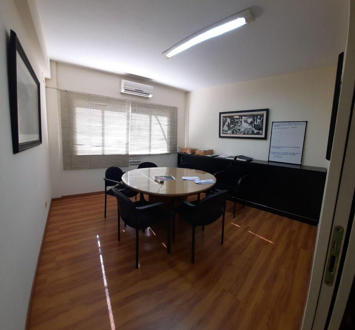 Foto de Exc 4 amb en 2 oficinas unificadas piso 6° Seguridad bño impec 42m2 luz, imagen 1