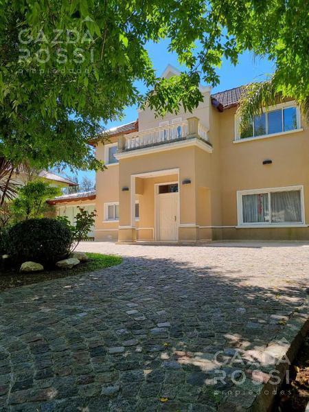Excelente Chalet de 6 ambientes con piscina en Country El Lauquen, Canning.