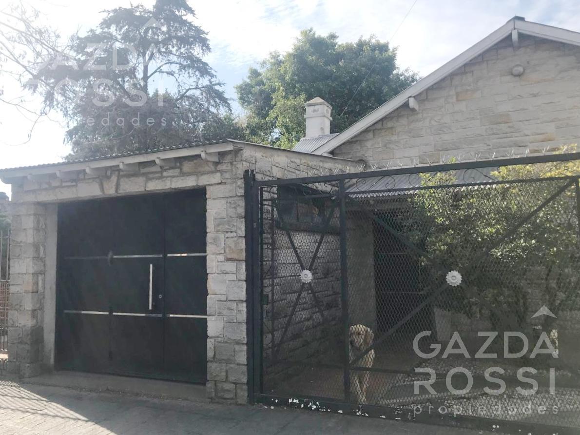 VENTA - casa con jardín en Monte Grande
