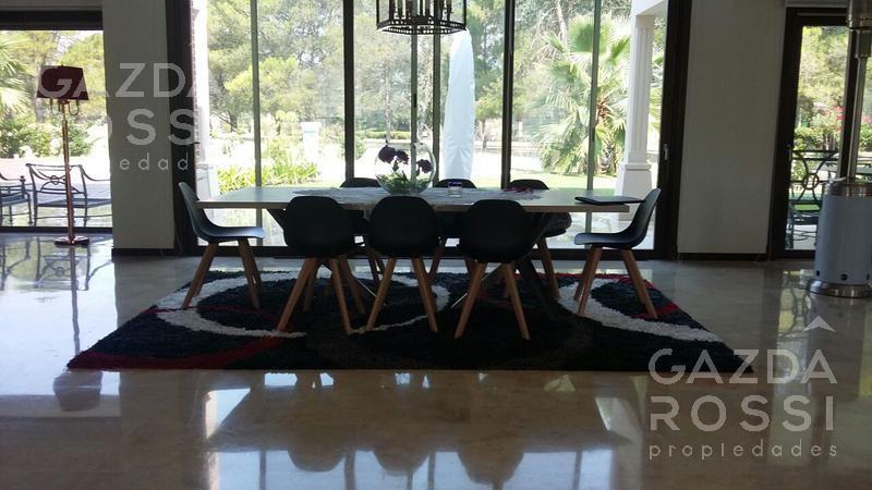 Foto de Espectacular casa en Saint Thomas Este en doble lote, imagen 2