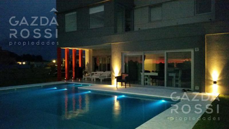 Importante propiedad de diseño moderno a la venta en barrio La Horqueta, Canning