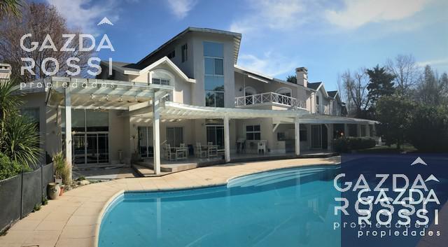 Excelente casa en doble lote a la venta Saint Thomas Norte