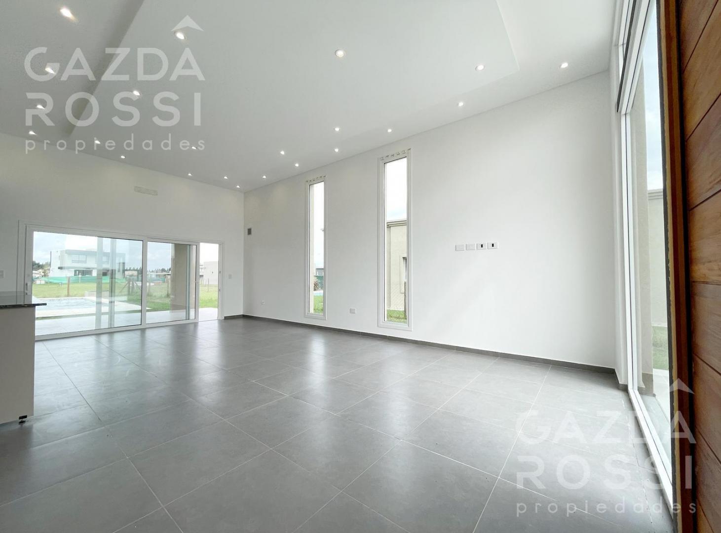 Foto de venta casa con piscina en Barrio San Felipe, imagen 2