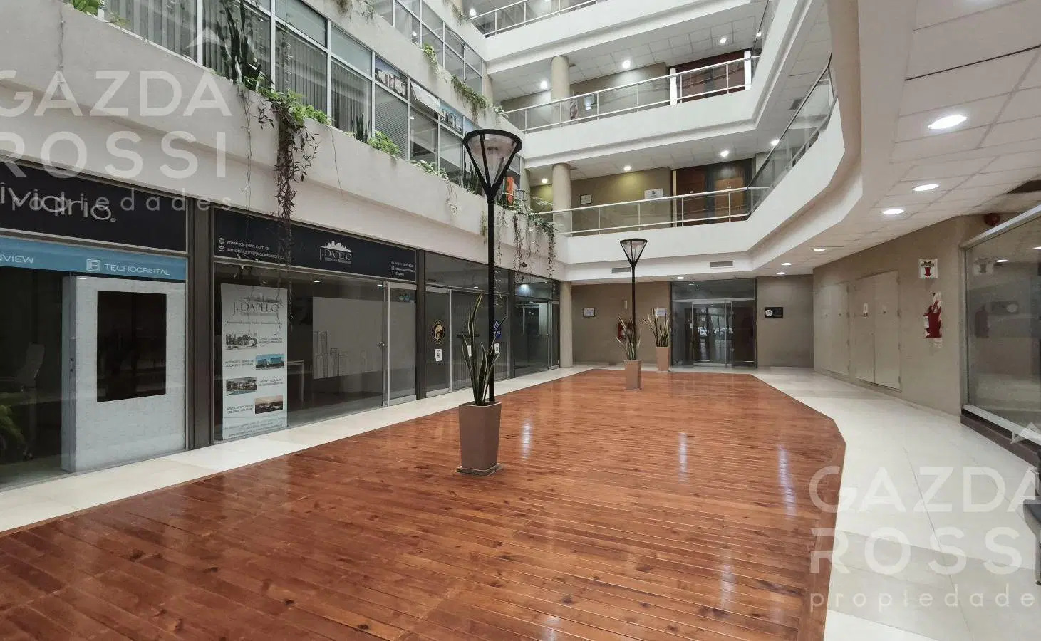 Excelente oficina en planta baja, complejo Amaneceres Office 5