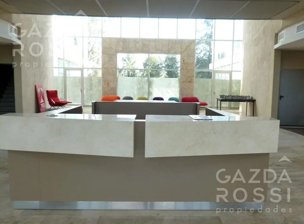 Excelente local comercial u oficina en VENTA / ALQUILER en complejo Amaneceres Office 2
