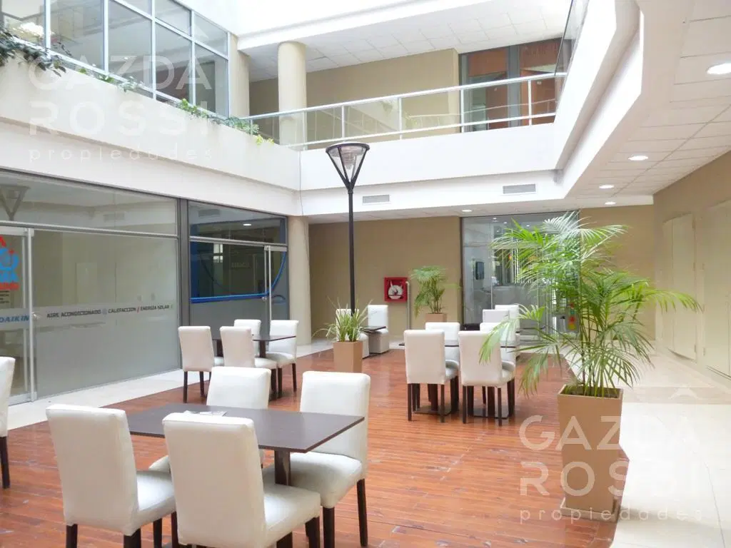 Excelente local comercial u oficina en VENTA / ALQUILER en complejo Amaneceres Office 5