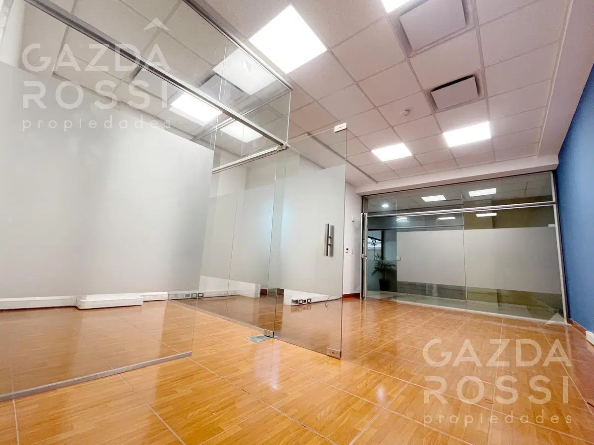 Excelente local comercial u oficina en VENTA / ALQUILER en complejo Amaneceres Office 4