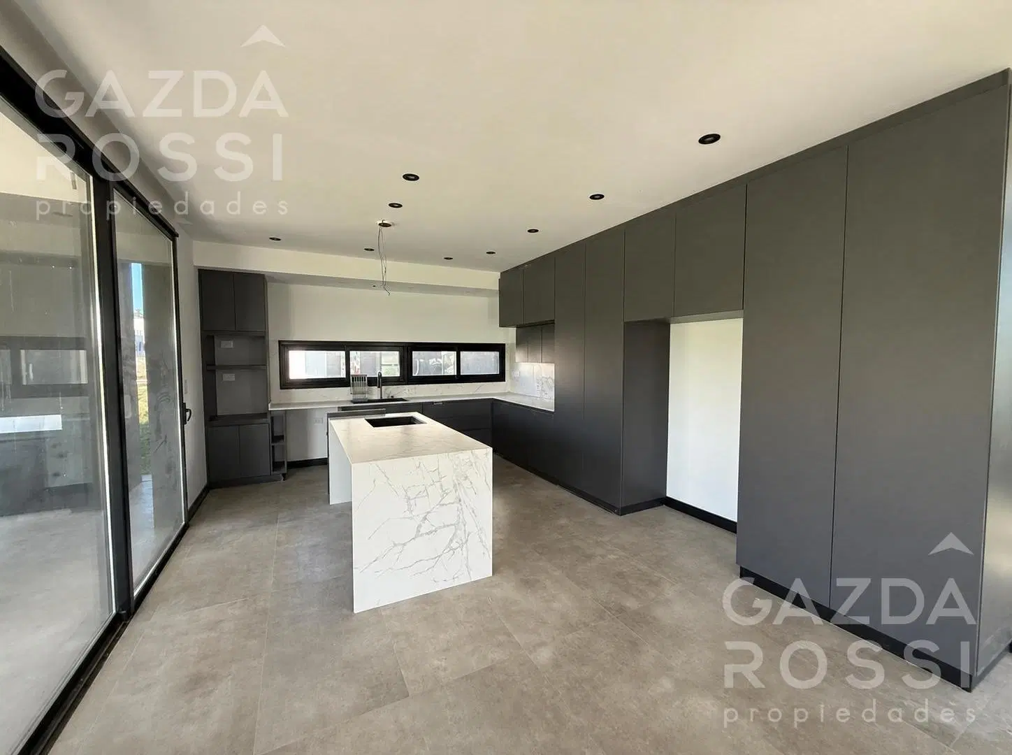 Moderna propiedad a estrenar en Canning Chico 3