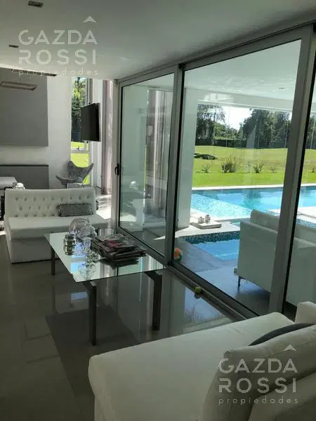Moderna propiedad en Saint Thomas Este 8