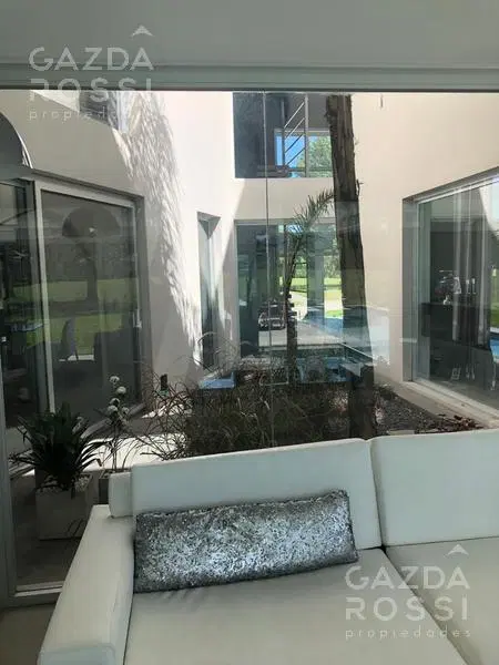 Moderna propiedad en Saint Thomas Este 4