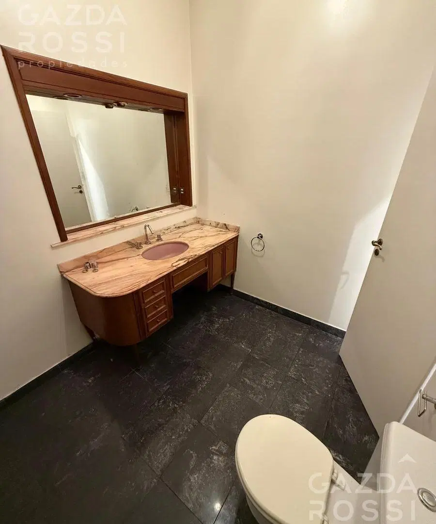 Casa en venta en Adrogue 3