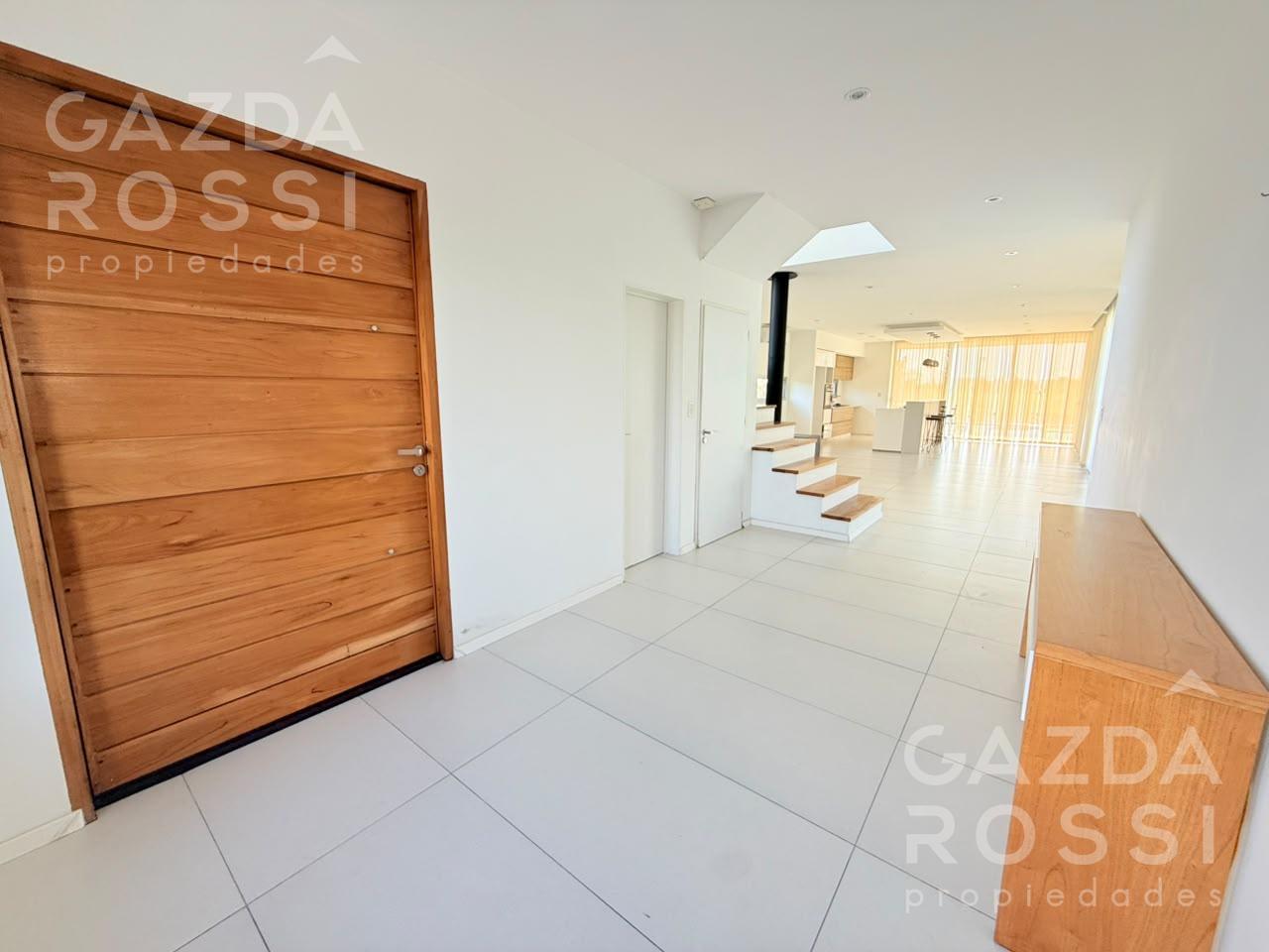 Foto de Casa 4 ambientes en venta con fondo al espejo de agua en La Alameda, imagen 3