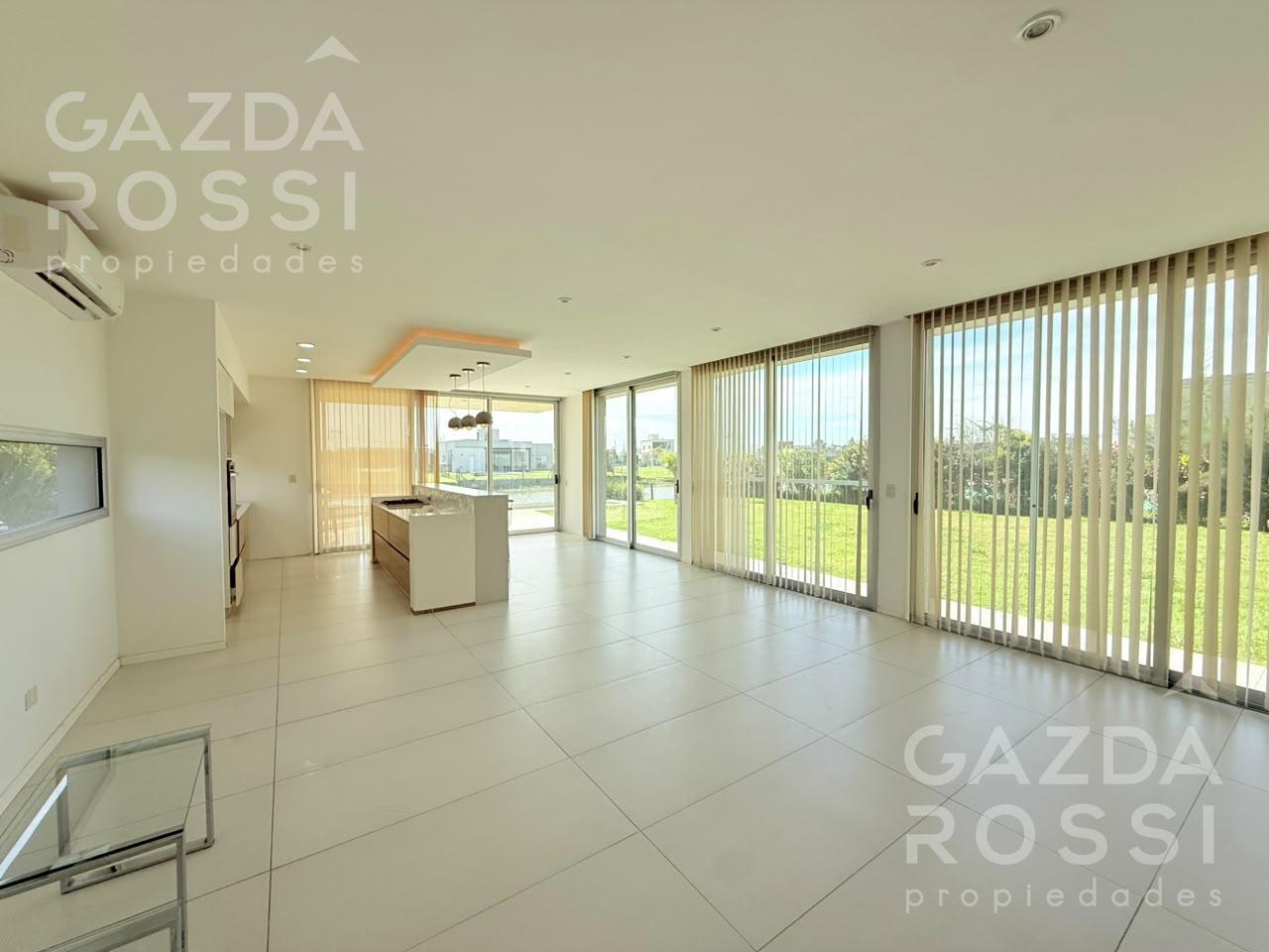 Foto de Casa 4 ambientes en venta con fondo al espejo de agua en La Alameda, imagen 2
