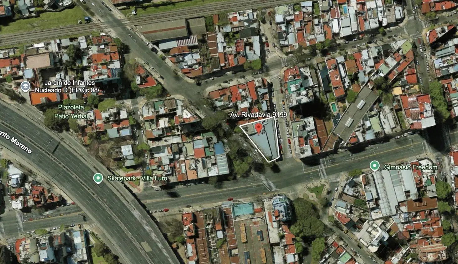 Excelente Terreno en Esquina con Salida a 3 Calles 2
