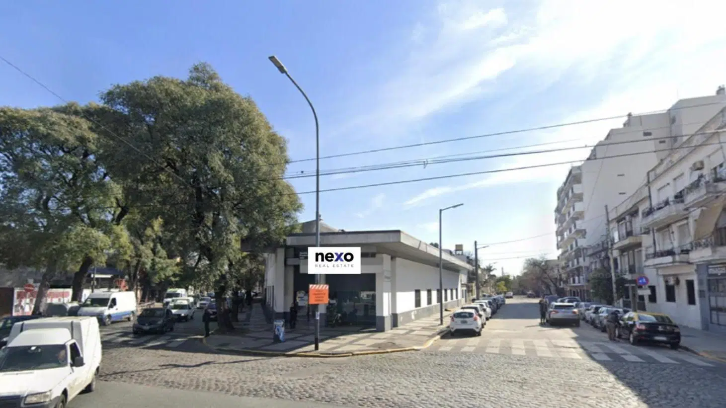 Excelente Terreno en Esquina con Salida a 3 Calles 1