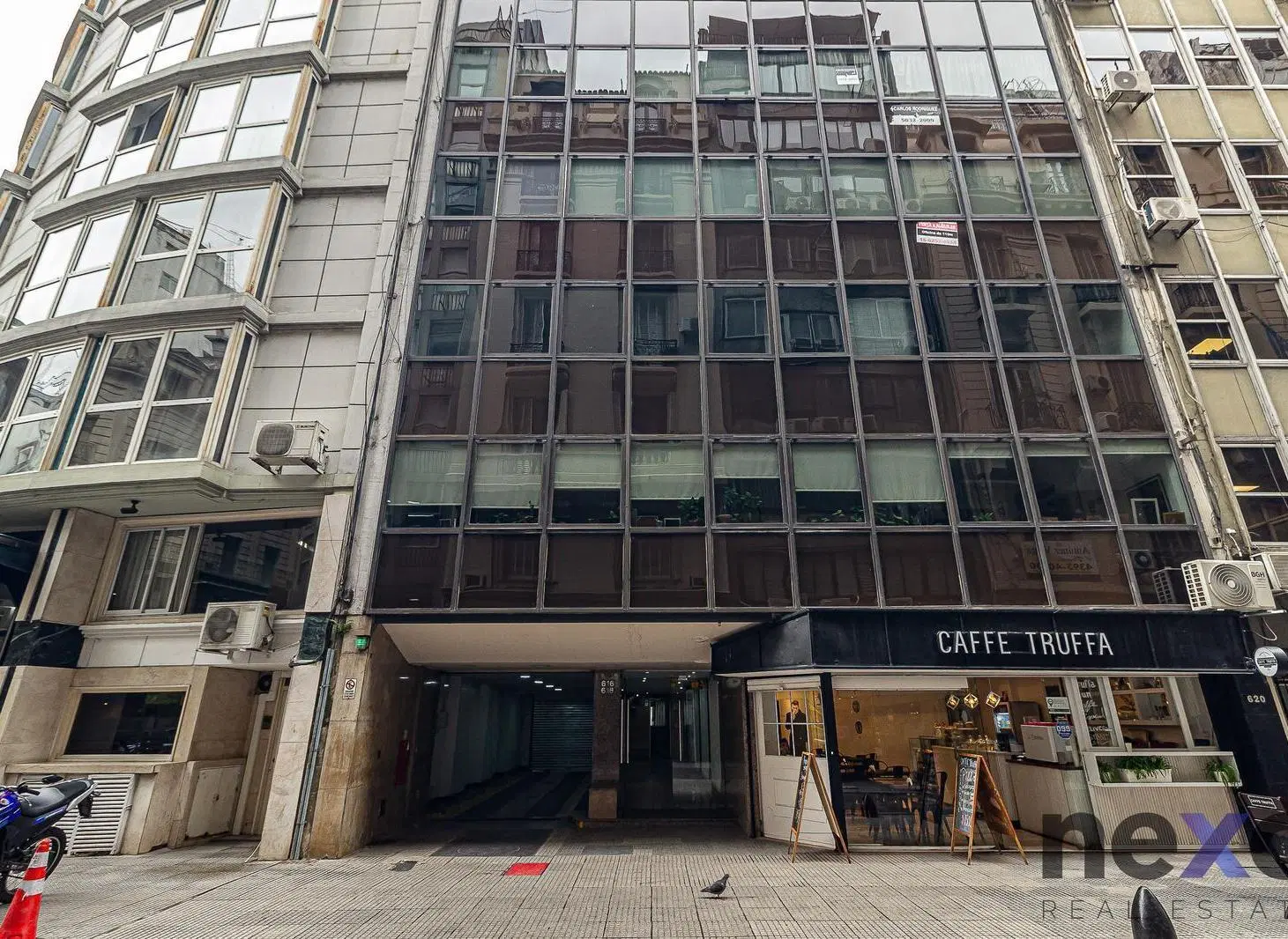 Oficina en Venta con 2 Cocheras en Microcentro 2