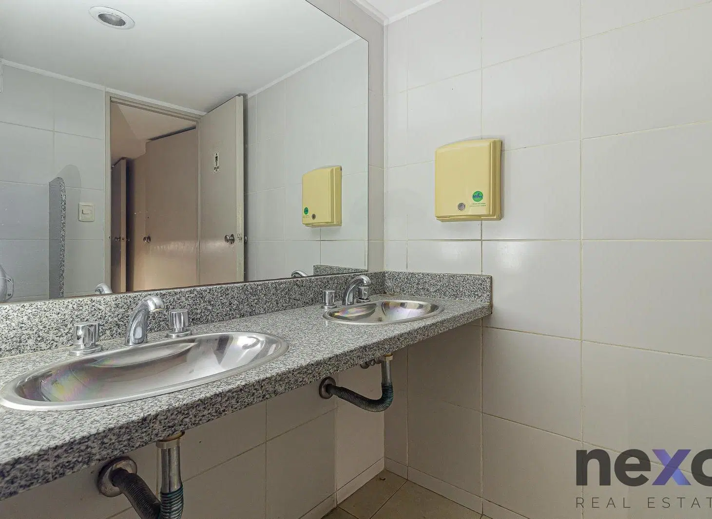 Oficina en Venta con 2 Cocheras en Microcentro 2