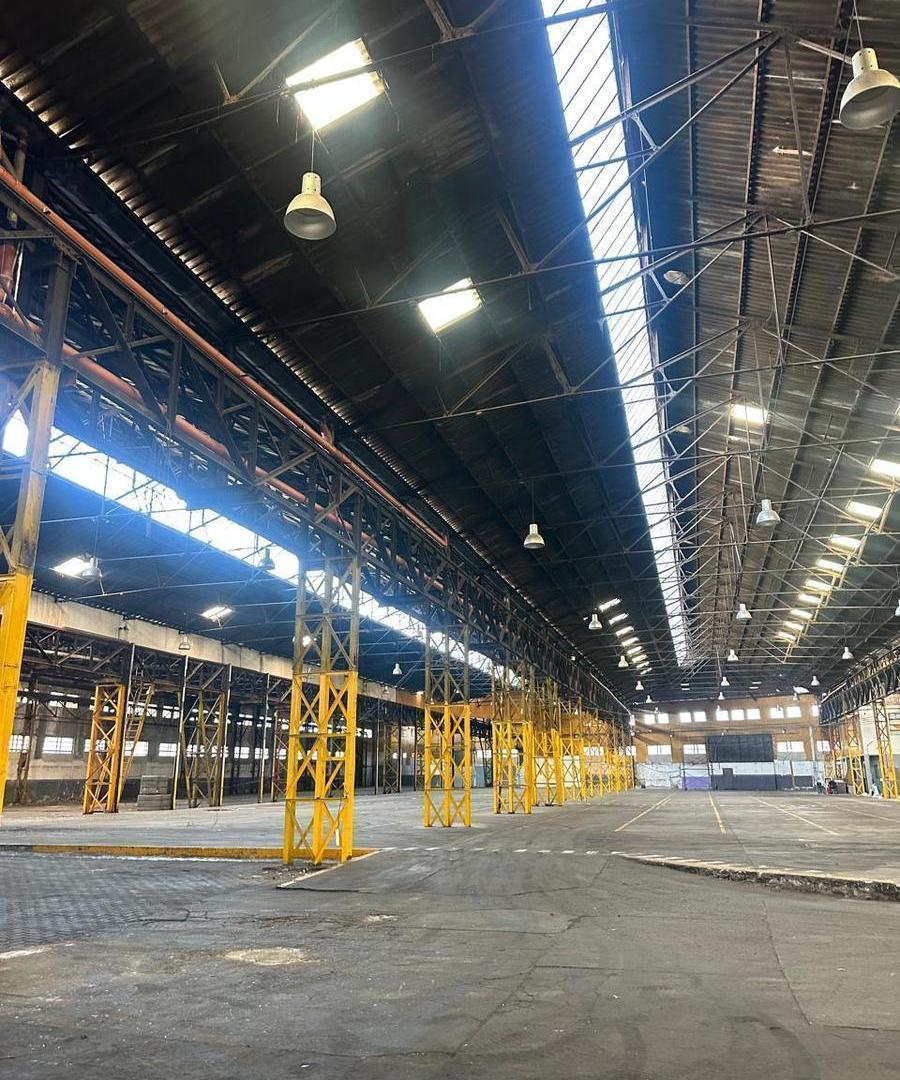 Foto de Galpón / Depósito / Logística con Salida a 3 Calles en Quilmes, imagen 1