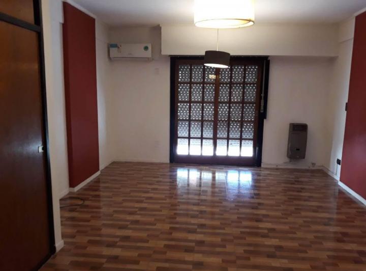DEPARTAMENTO en ALQUILER- Plaza Paso 13 y 49 La Plata. Monoambiente con cochera 2