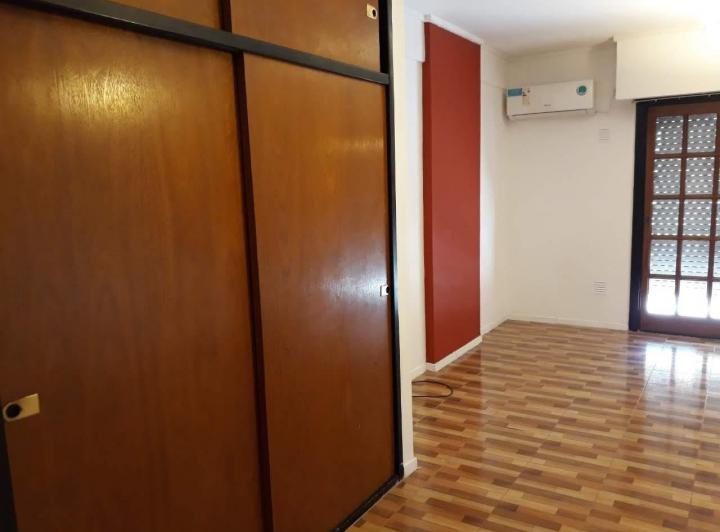 DEPARTAMENTO en ALQUILER- Plaza Paso 13 y 49 La Plata. Monoambiente con cochera 4