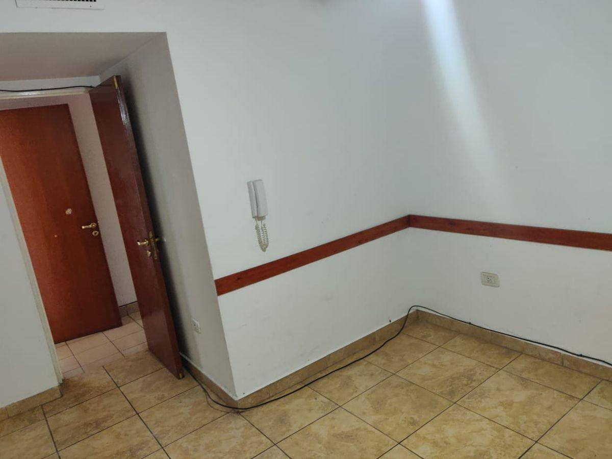 Foto de DEPARTAMENTO 3 dormitorios + COCHERA cubierta en VENTA, en La Plata., imagen 2