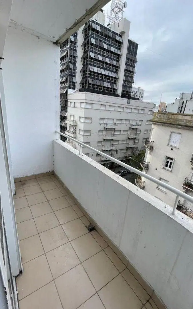 DEPARTAMENTO 3 dormitorios + COCHERA cubierta en VENTA, en La Plata. 5