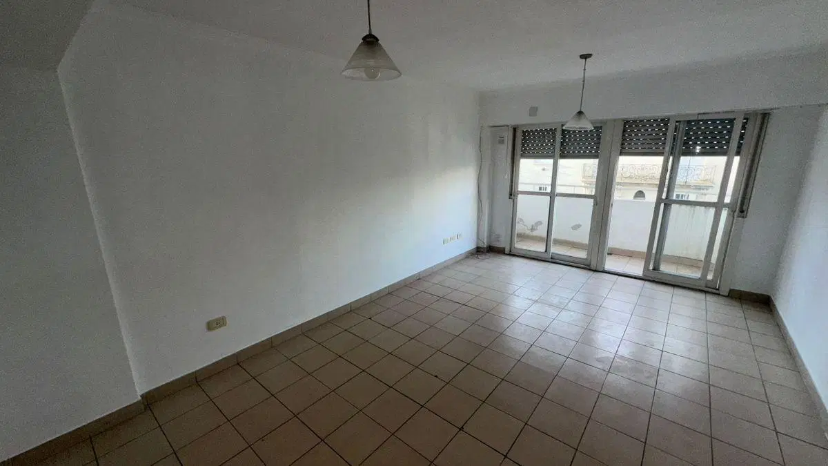 DEPARTAMENTO 3 dormitorios + COCHERA cubierta en VENTA, en La Plata. 1