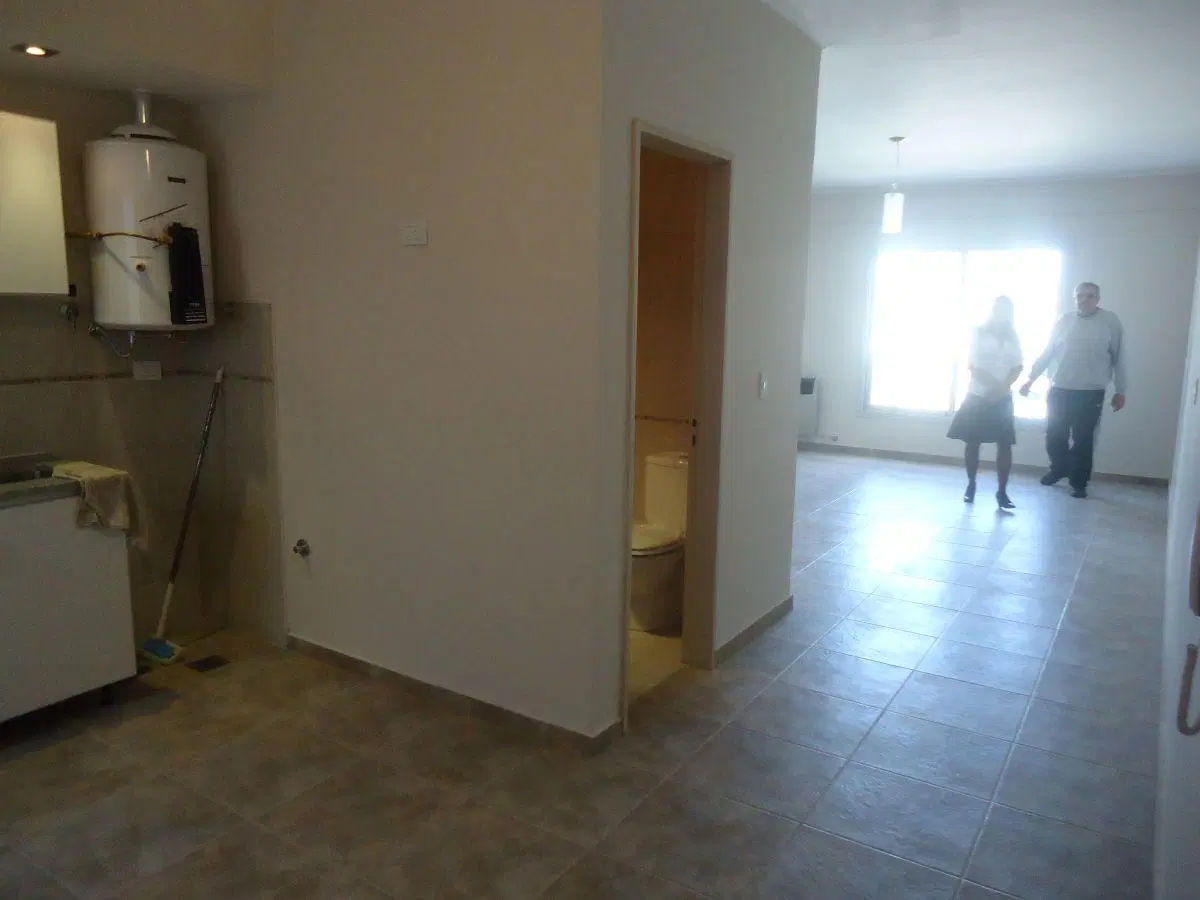 DEPARTAMENTO monoambiente en ALQUILER, en calle 18 y 56 de La Plata. 4