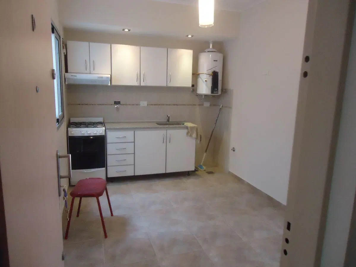 DEPARTAMENTO monoambiente en ALQUILER, en calle 18 y 56 de La Plata. 2