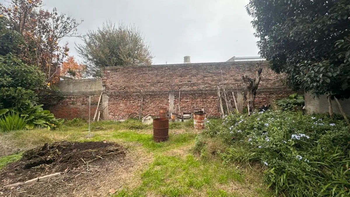 Casa a demoler s/ LOTE con buen rendiemiento constructivo, Calle 39 entre 1 y 115 de La Plata 5