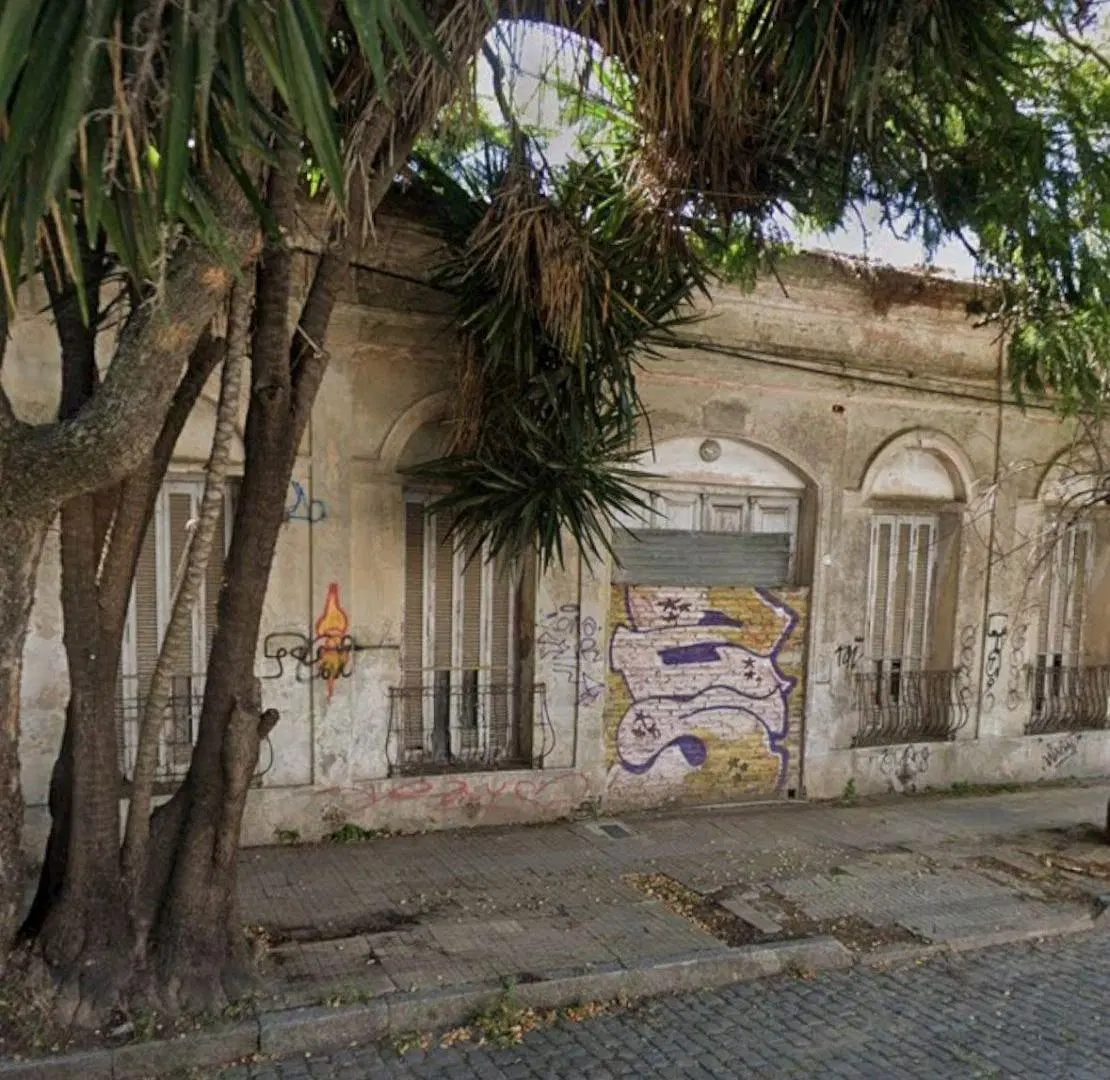 Casa a demoler s/ LOTE con buen rendiemiento constructivo, Calle 39 entre 1 y 115 de La Plata 1