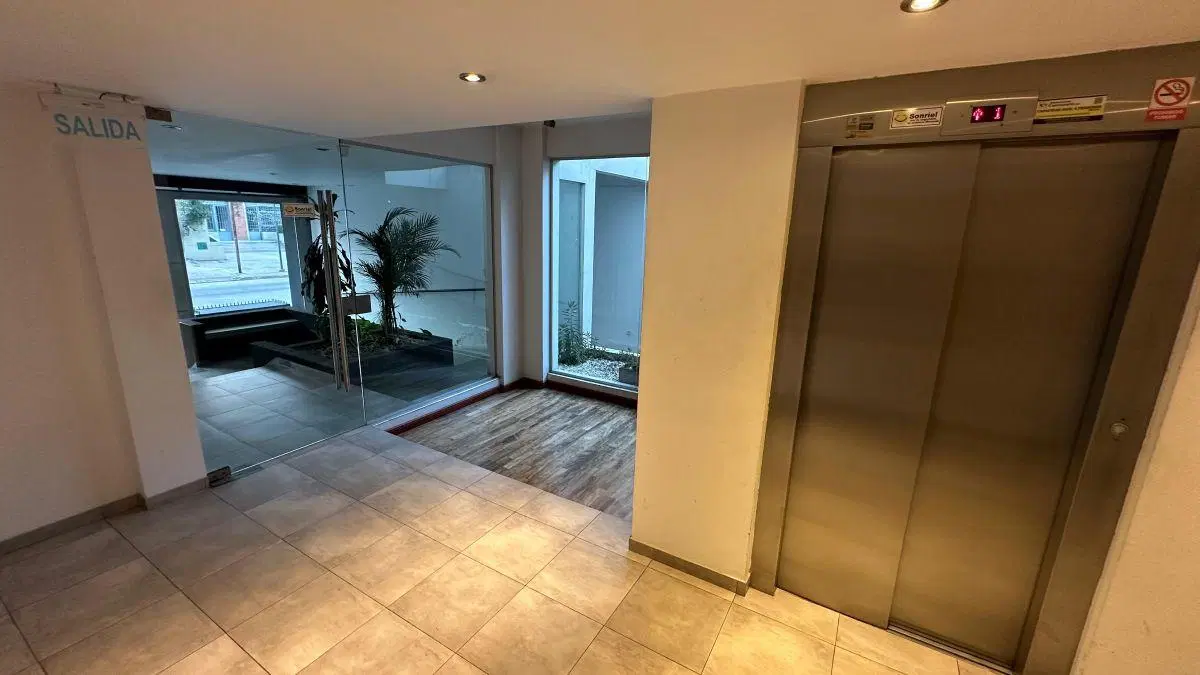 DEPARTAMENTO 1 dormitorio en ALQUILER con COCHERA, en la ciudad de La Plata. 2