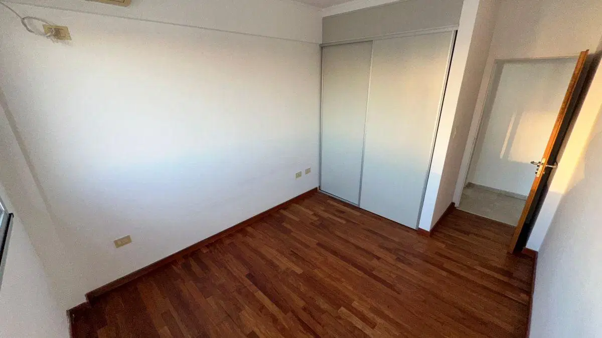 DEPARTAMENTO 1 dormitorio en ALQUILER con COCHERA, en la ciudad de La Plata. 5