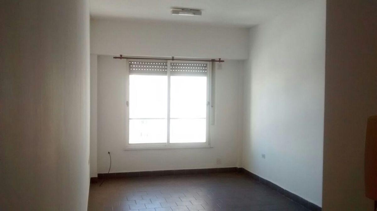 Foto de Monoambiente / Oficina con baño privado - en ALQUILER - calle 47 e/ 13, imagen 3