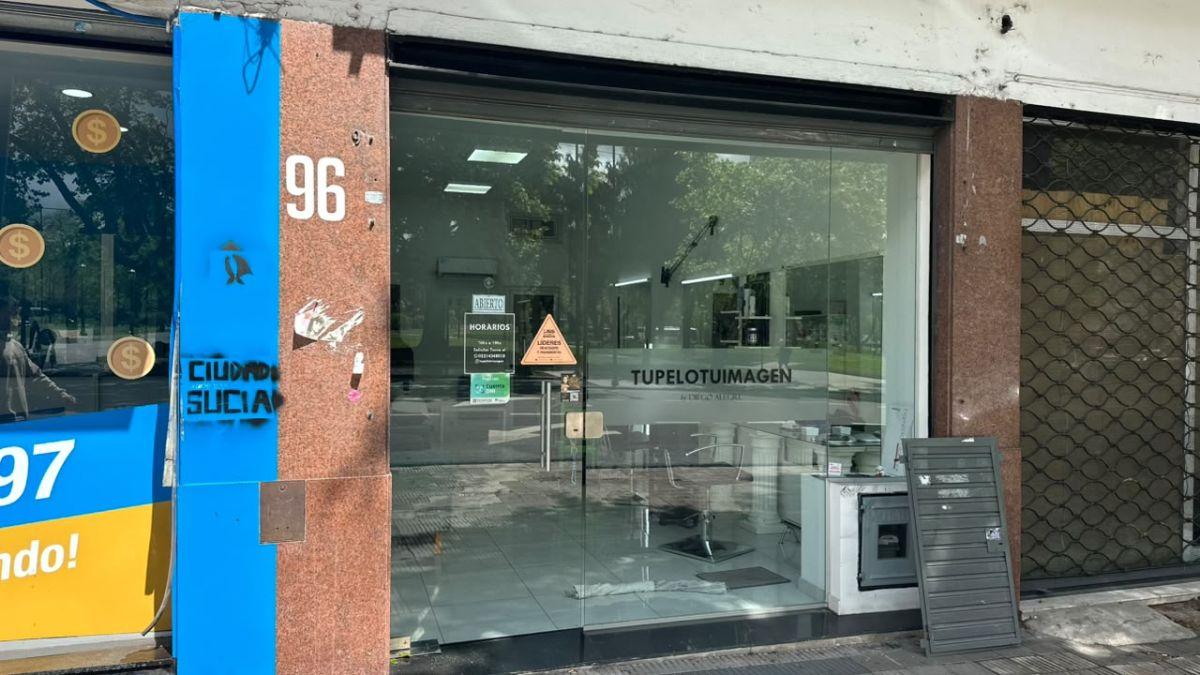 Foto de LOCAL comercial el ALQUILER, frente a Plaza Italia - en la ciudad La, imagen 4