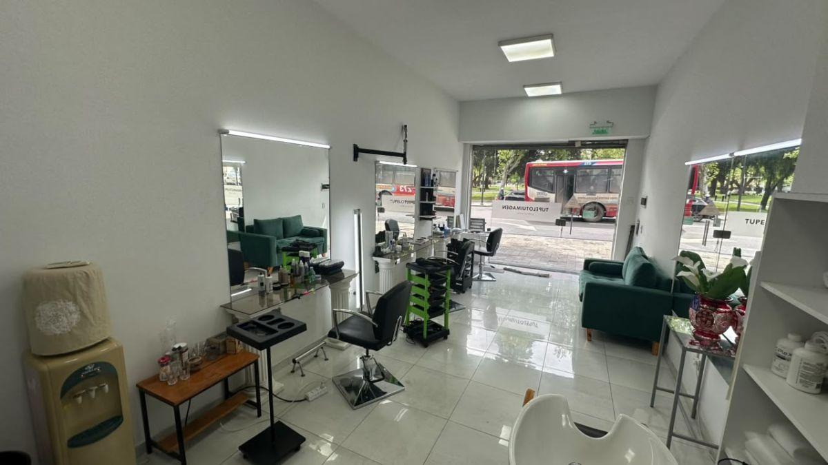 Foto de LOCAL comercial el ALQUILER, frente a Plaza Italia - en la ciudad La, imagen 3