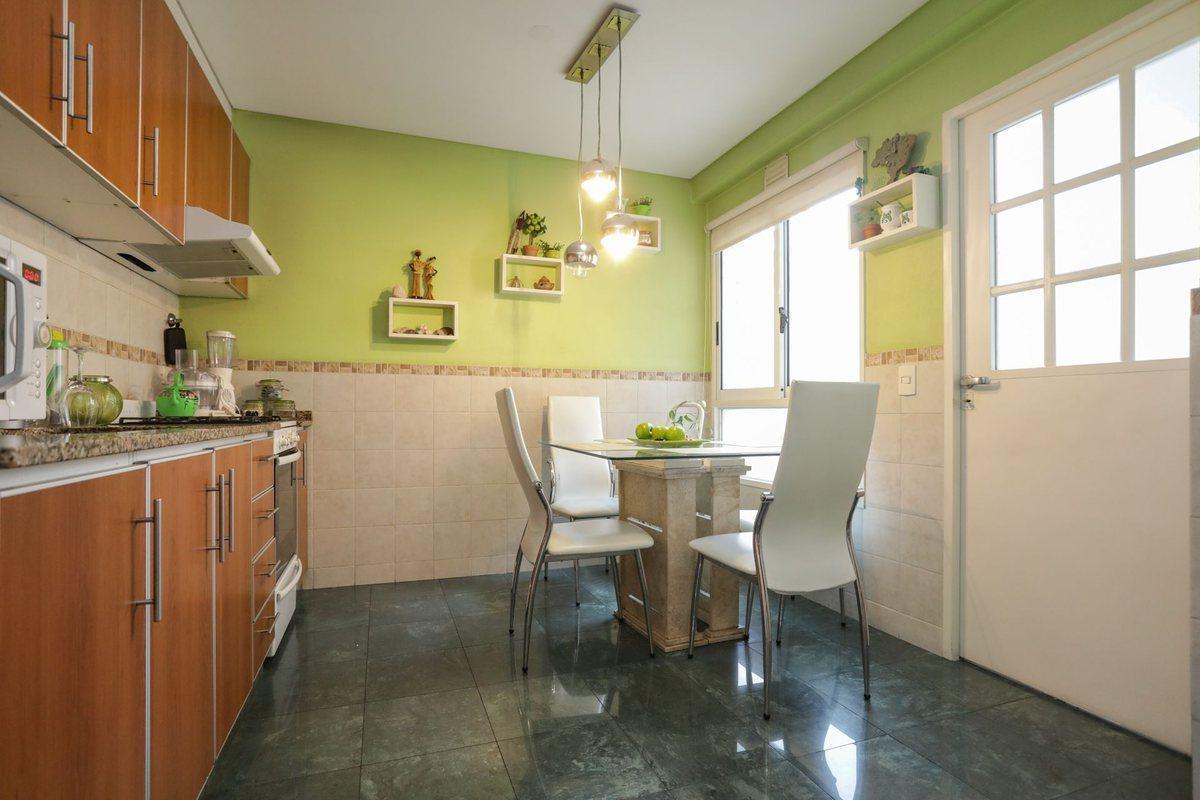 Departamento 4 Ambientes con Cochera Flores 3