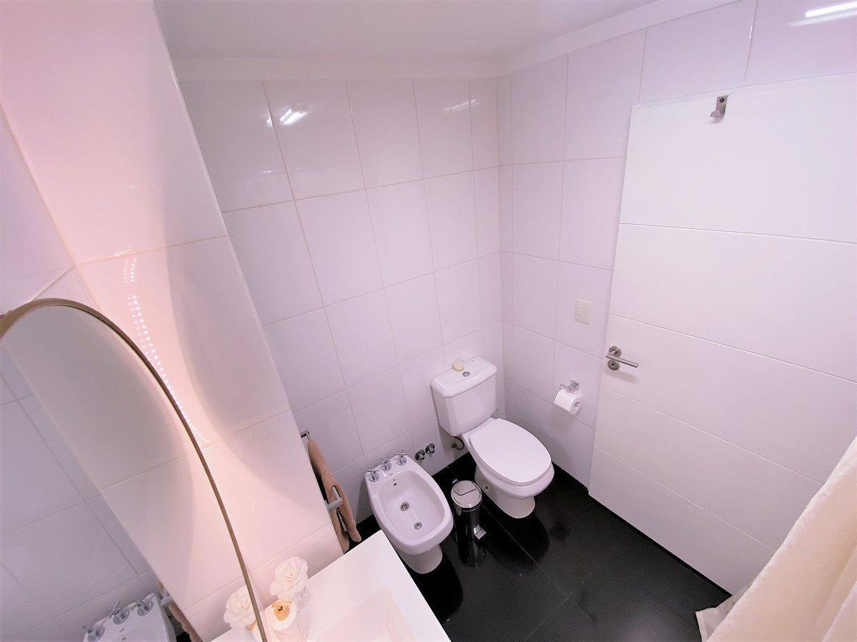 Venta Semipiso con Balcon en Flores 1