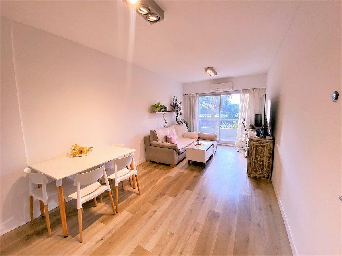 Venta Semipiso con Balcon en Flores 2