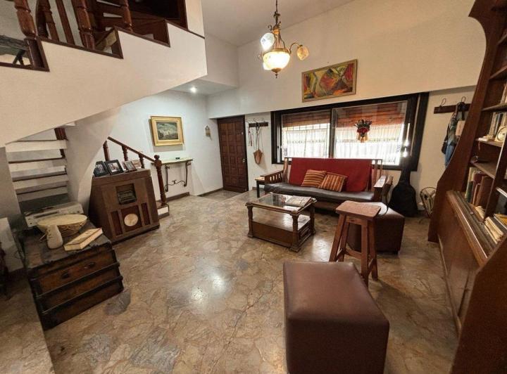 Venta Casa 6 Ambientes, con Patio y Terraza. 2