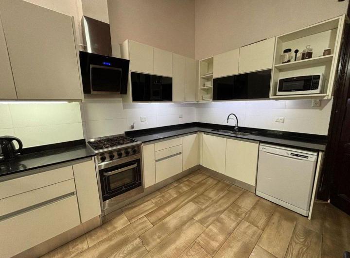 Venta Casa 6 Ambientes, con Patio y Terraza. 3