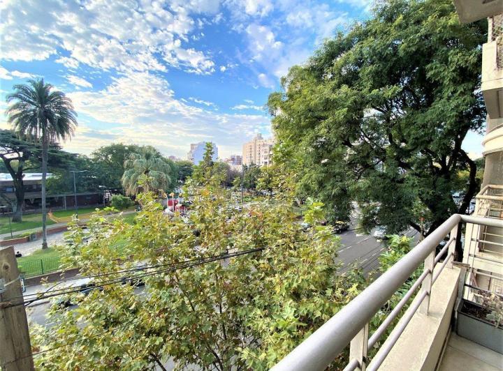 VENTA SEMIPISO CON BALCON EN FLORES 4