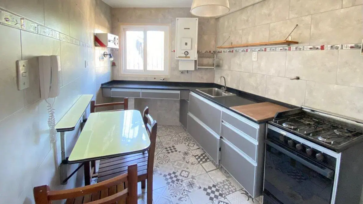 DEPARTAMENTO 3 AMB C/COCHERA Y BALCON CORRIDO 4