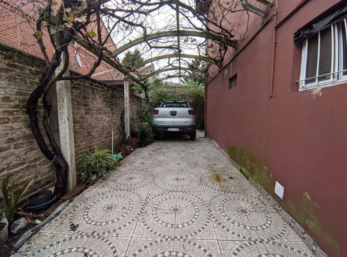Vivienda multifamiliar + 3 locales 4