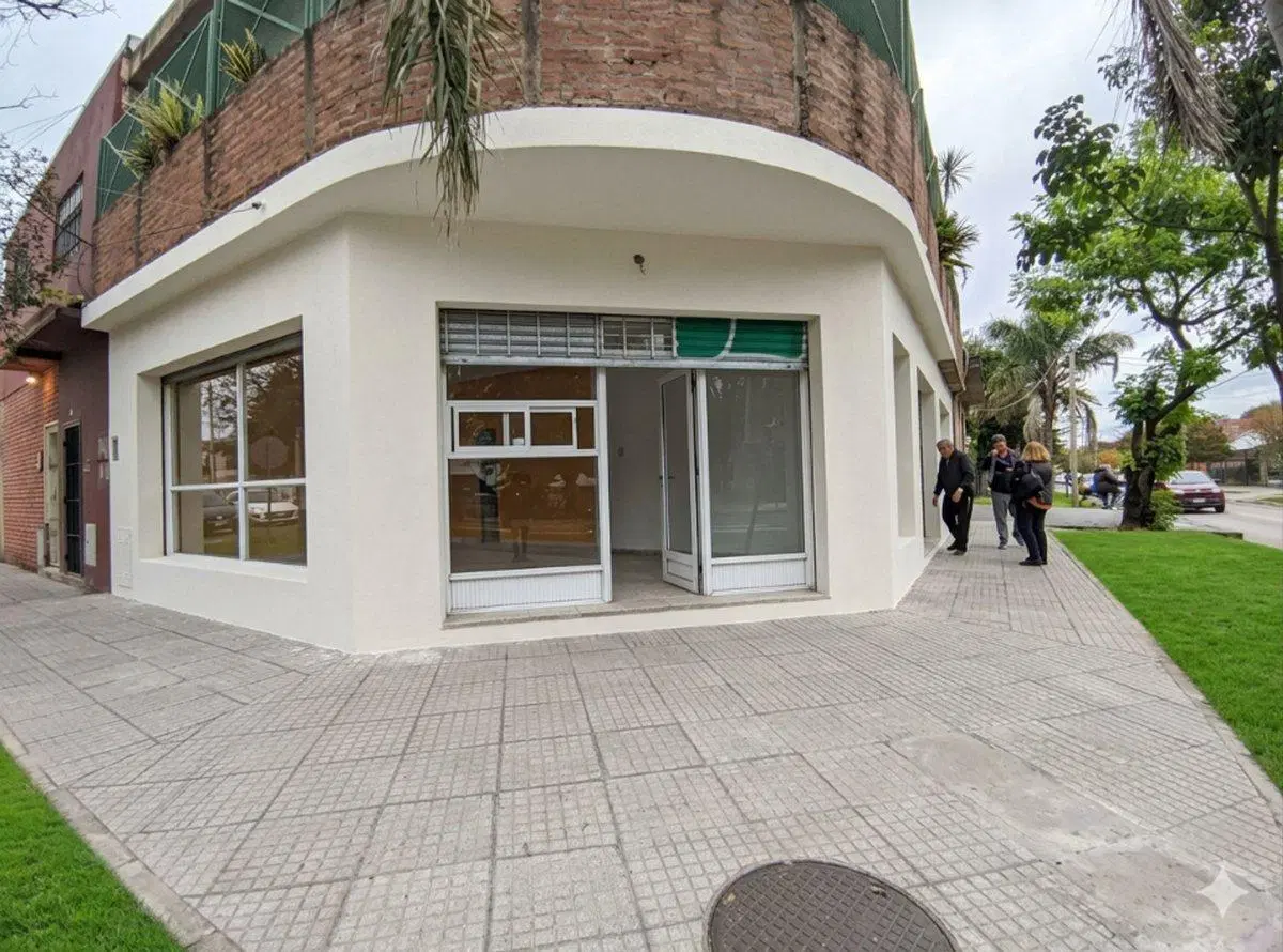Vivienda multifamiliar + 3 locales 5
